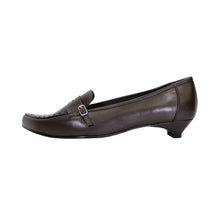 Load image into Gallery viewer, PEERAGE Kim Women&#39;s Wide Width Stitched Upper Leather Pumps
