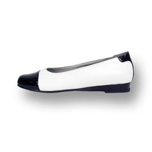 Load image into Gallery viewer, PEERAGE Patsy Women&#39;s Wide Width Casual Dress Leather Flats

