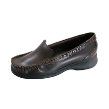 Load image into Gallery viewer, Fazpaz Peerage Maude Women&#39;s Wide Width Moccasin Design Comfort Leather Loafers
