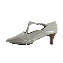 Load image into Gallery viewer, PEERAGE Roanne Women&#39;s Wide Width Stitched Leather Pumps

