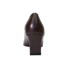 Load image into Gallery viewer, PEERAGE Cynthia Women&#39;s Wide Width Leather Pumps
