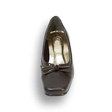 Load image into Gallery viewer, PEERAGE Bess Women&#39;s Wide Width Leather Pumps
