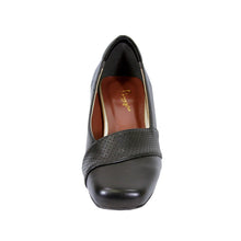 Load image into Gallery viewer, PEERAGE Dina Women&#39;s Wide Width Leather Pumps
